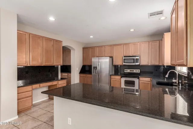 $3,075 | 6018 West Dnp Armls-4694 Lane, Glendale, AZ 85308