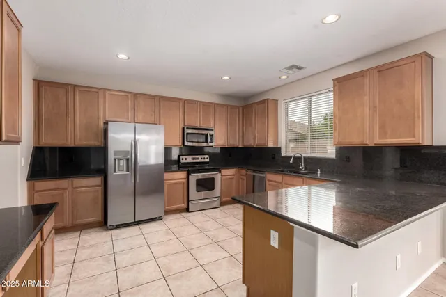 $3,075 | 6018 West Dnp Armls-4694 Lane, Glendale, AZ 85308
