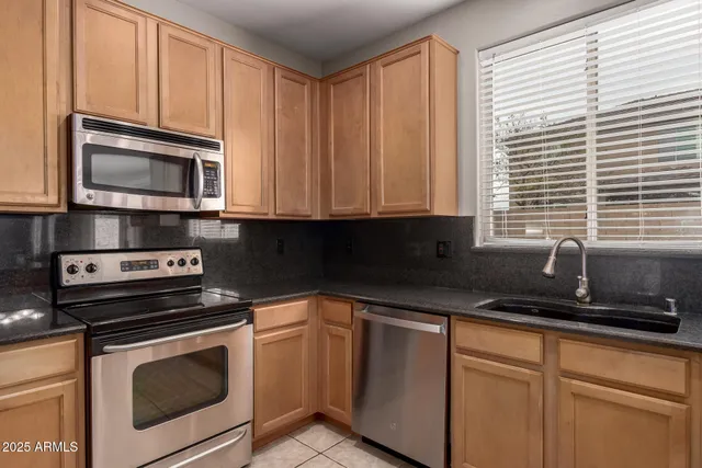 $3,075 | 6018 West Dnp Armls-4694 Lane, Glendale, AZ 85308