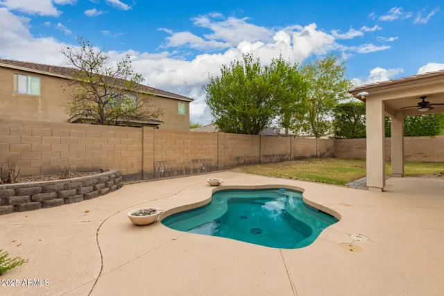 $3,075 | 6018 West Dnp Armls-4694 Lane, Glendale, AZ 85308