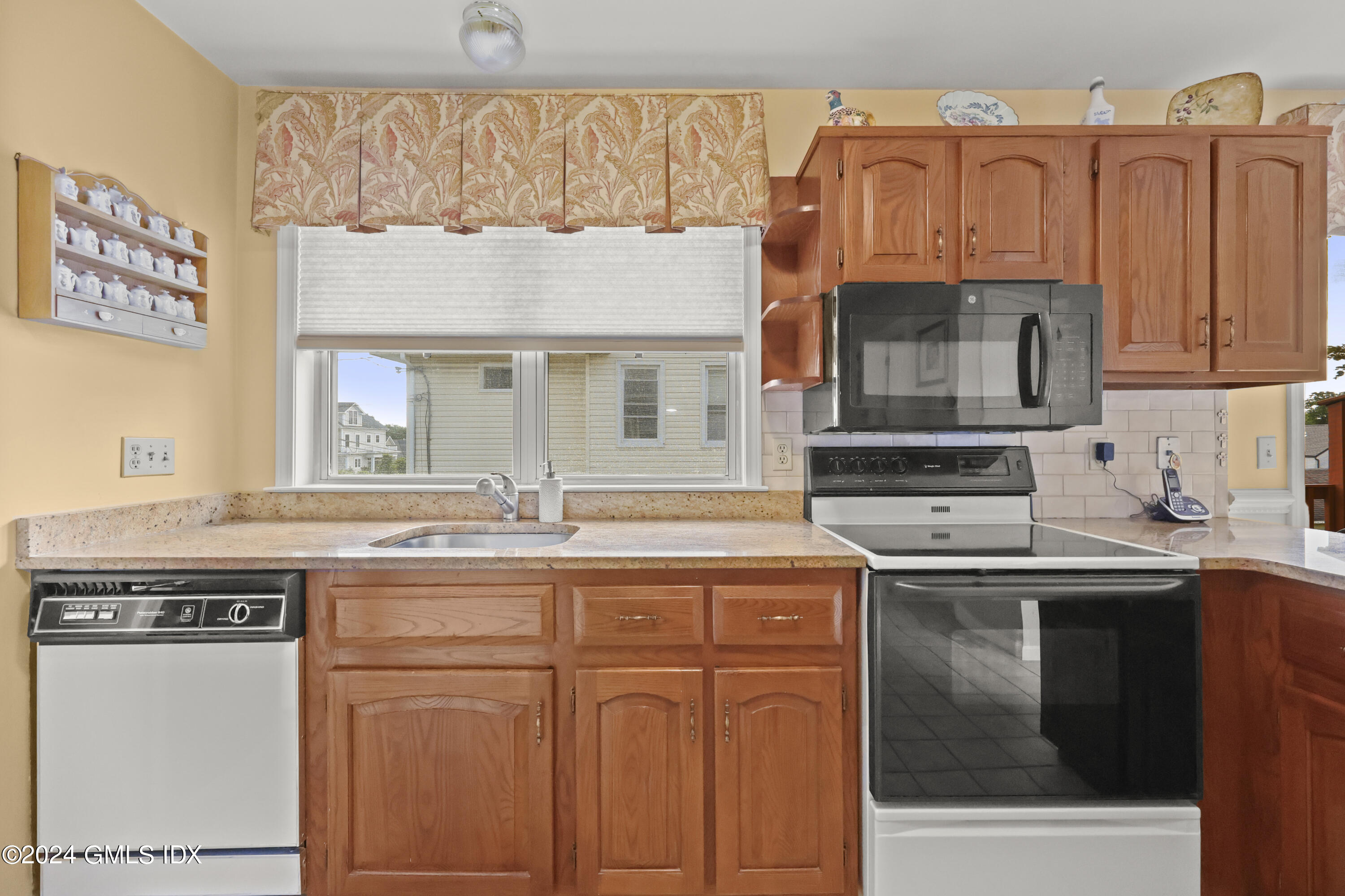 162 Colonial Road, Unit 12 Stamford, CT 06906 - Photo 15 of 38 a kitchen with stainless steel appliances granite countertop a stove and a microwave