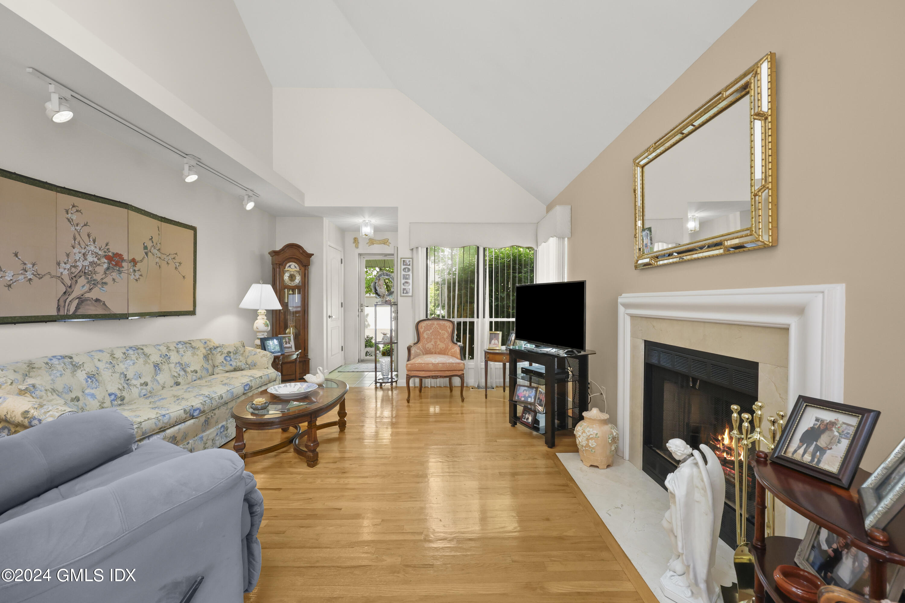 162 Colonial Road, Unit 12 Stamford, CT 06906 - Photo 6 of 38 a living room with furniture and a fireplace