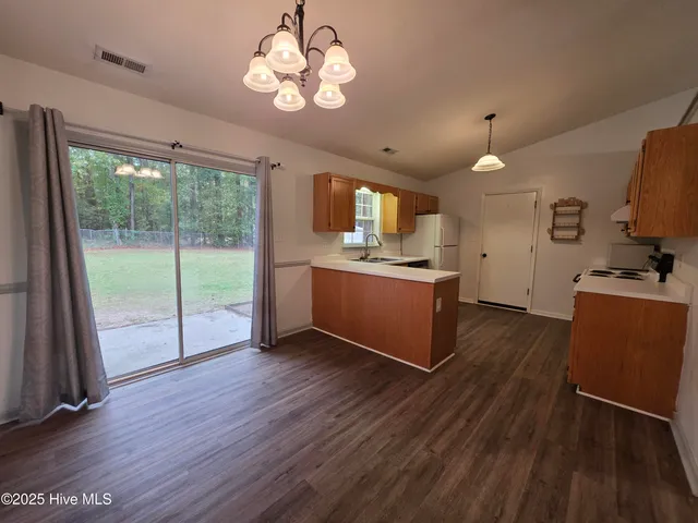 $1,450 | 501 Greenleaf Court, Jacksonville, NC 28540