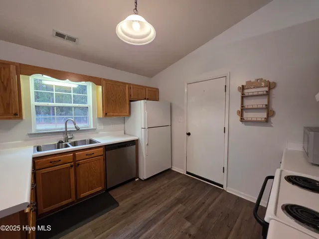 $1,450 | 501 Greenleaf Court, Jacksonville, NC 28540