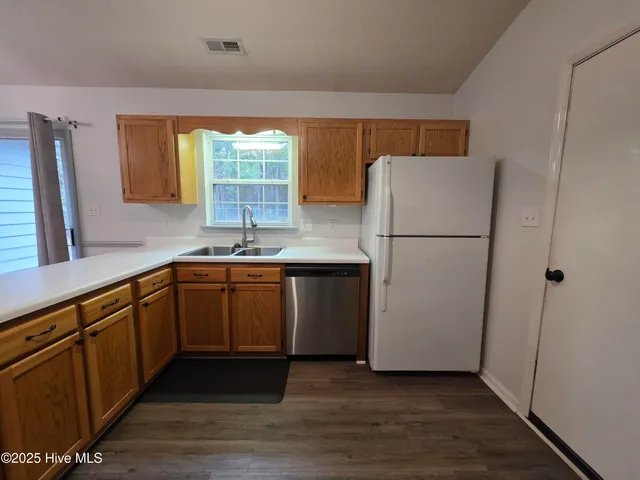 $1,450 | 501 Greenleaf Court, Jacksonville, NC 28540