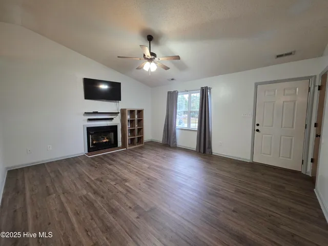 $1,450 | 501 Greenleaf Court, Jacksonville, NC 28540