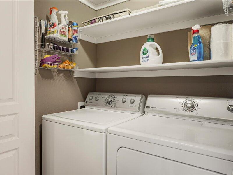 1378 Highland View Loop Redmond, OR 97756 - Photo 32 of 98 33-Laundry Room