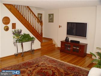 12724 Kenny Road Philadelphia, PA 19154 - Photo 4 of 12 Living Room