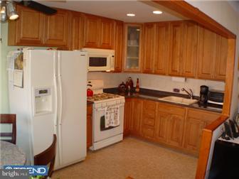 12724 Kenny Road Philadelphia, PA 19154 - Photo 6 of 12 Kitchen