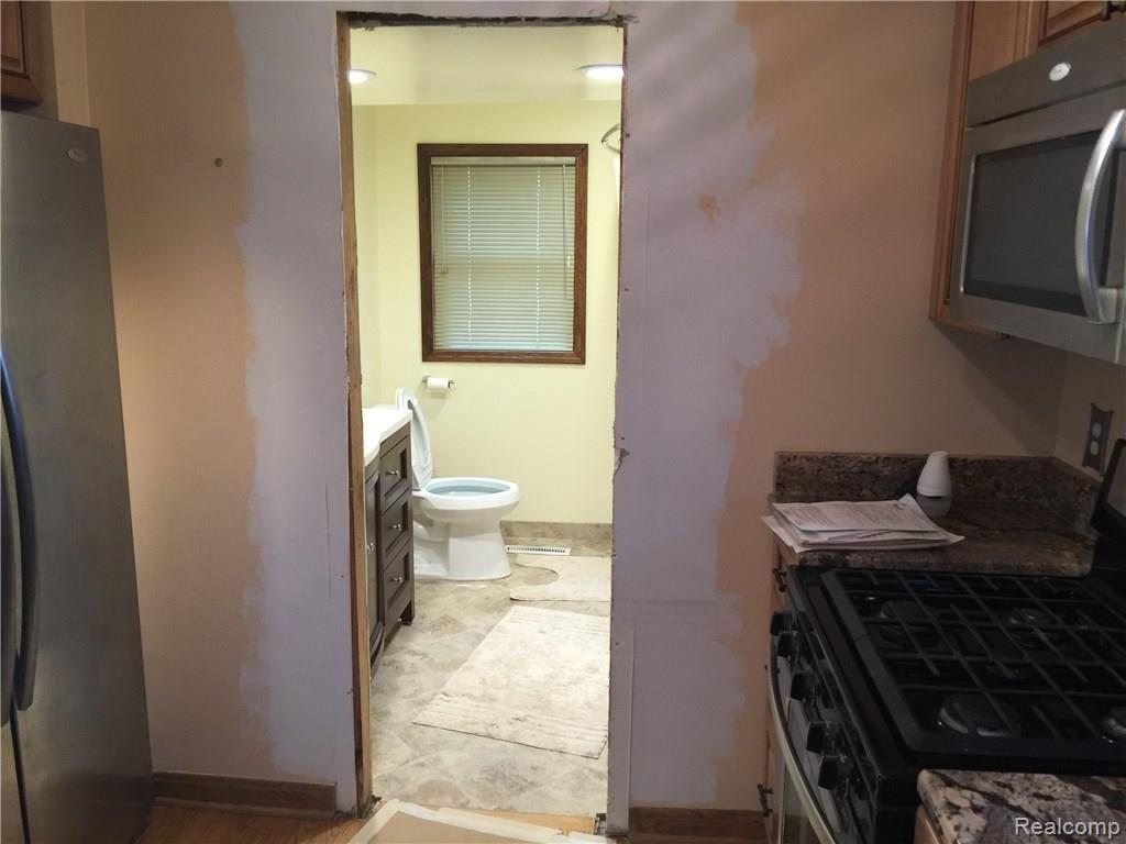 2825 Devondale Road Rochester Hills, MI 48309 - Photo 16 of 37