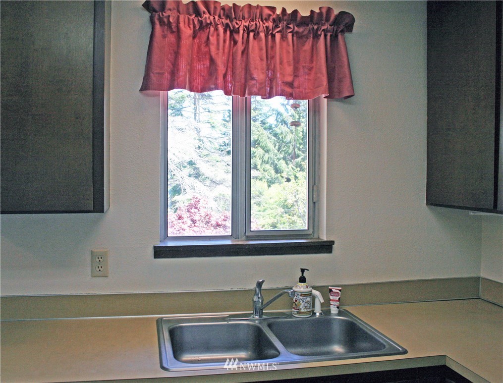 70 Whispering Firs Road Port Angeles, WA 98363 - Photo 11 of 38 Gallery Image 11