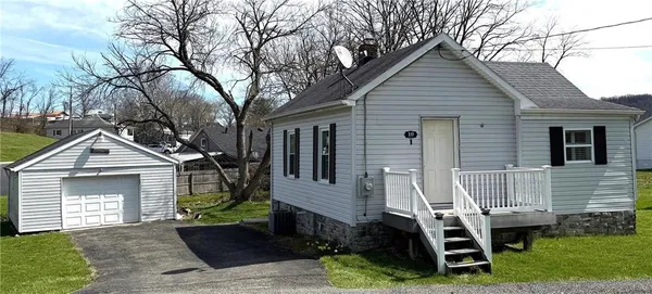 $125,000 | 10 Elm Street, Meadowlands, PA 15347