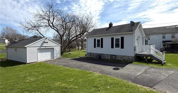 $125,000 | 10 Elm Street, Meadowlands, PA 15347