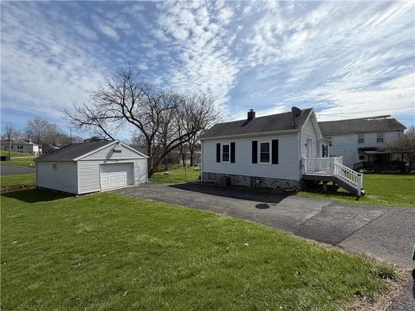 $125,000 | 10 Elm Street, Meadowlands, PA 15347