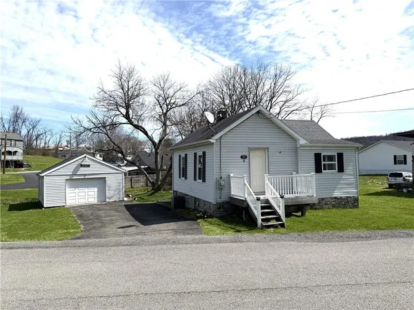 $125,000 | 10 Elm Street, Meadowlands, PA 15347