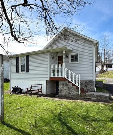 $125,000 | 10 Elm Street, Meadowlands, PA 15347