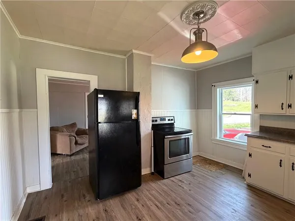 $125,000 | 10 Elm Street, Meadowlands, PA 15347