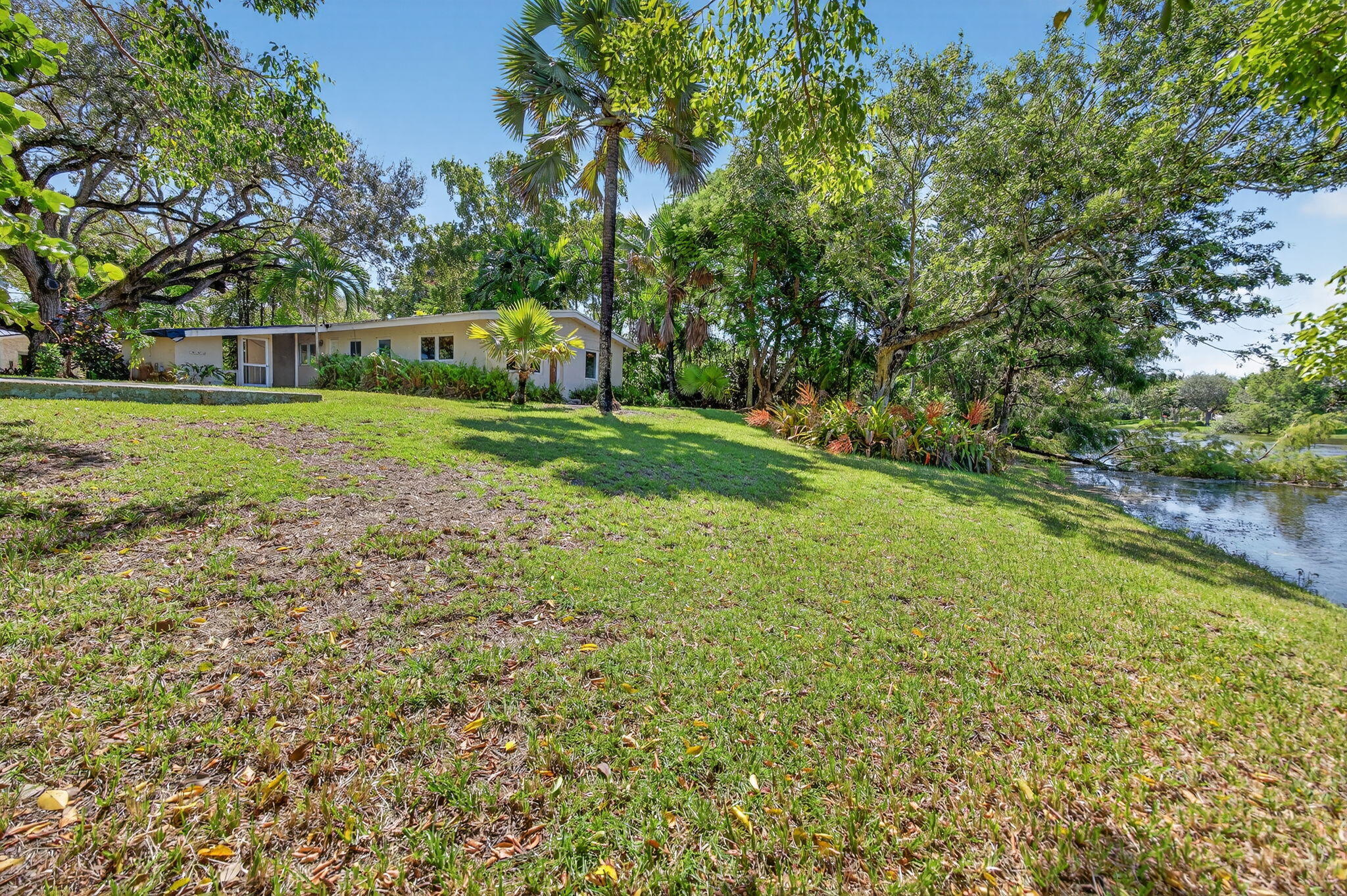11620 Southwest 69th Court Pinecrest, FL 33156 - Photo 10 of 16 10