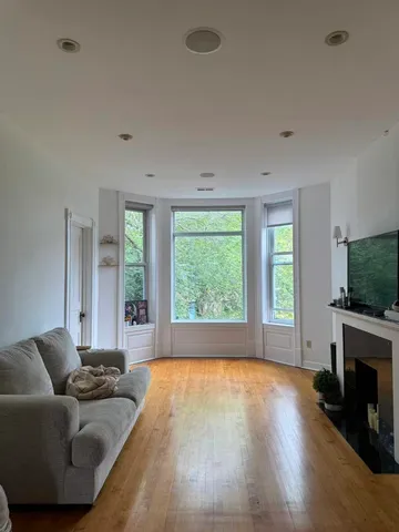 $2,800 | 865 West Newport Avenue, Unit 3, Chicago, IL 60657