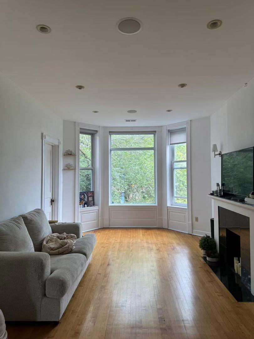 865 West Newport Avenue, Unit 3 Chicago, IL 60657 - Photo 3 of 6 a living room with furniture and a flat screen tv