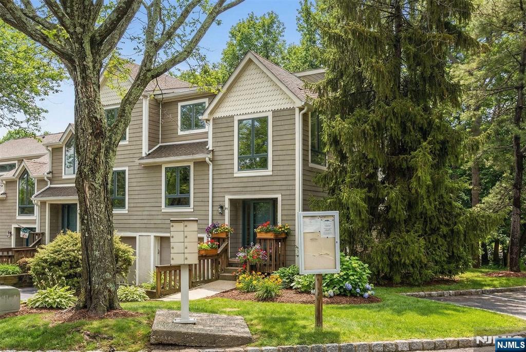 61 Mill Pond Road Woodland Park, NJ 07424 - Photo 2 of 38