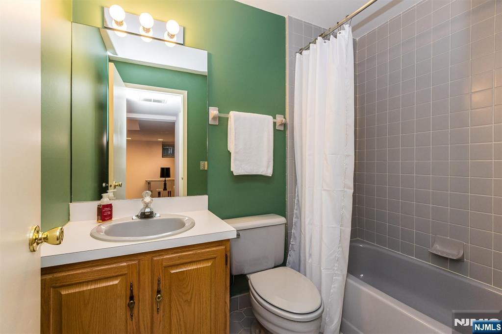 61 Mill Pond Road Woodland Park, NJ 07424 - Photo 35 of 38