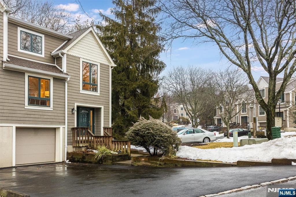 61 Mill Pond Road Woodland Park, NJ 07424 - Photo 4 of 38