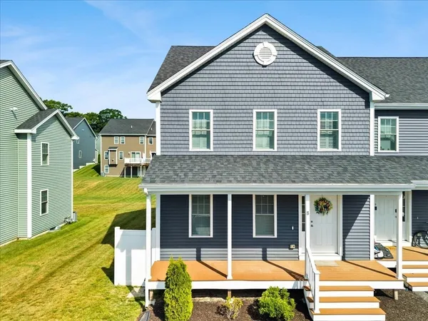 $539,900 | 8 Bernards Way, Unit 8, Lakeville, MA 02347