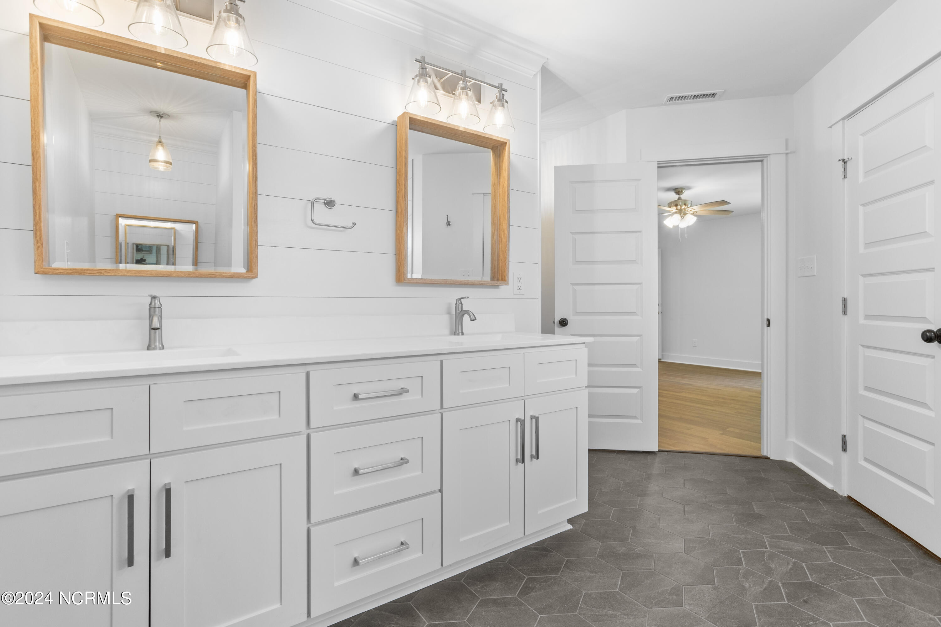 233 Beaufort Road Pollocksville, NC 28573 - Photo 19 of 40 Primary Bathroom