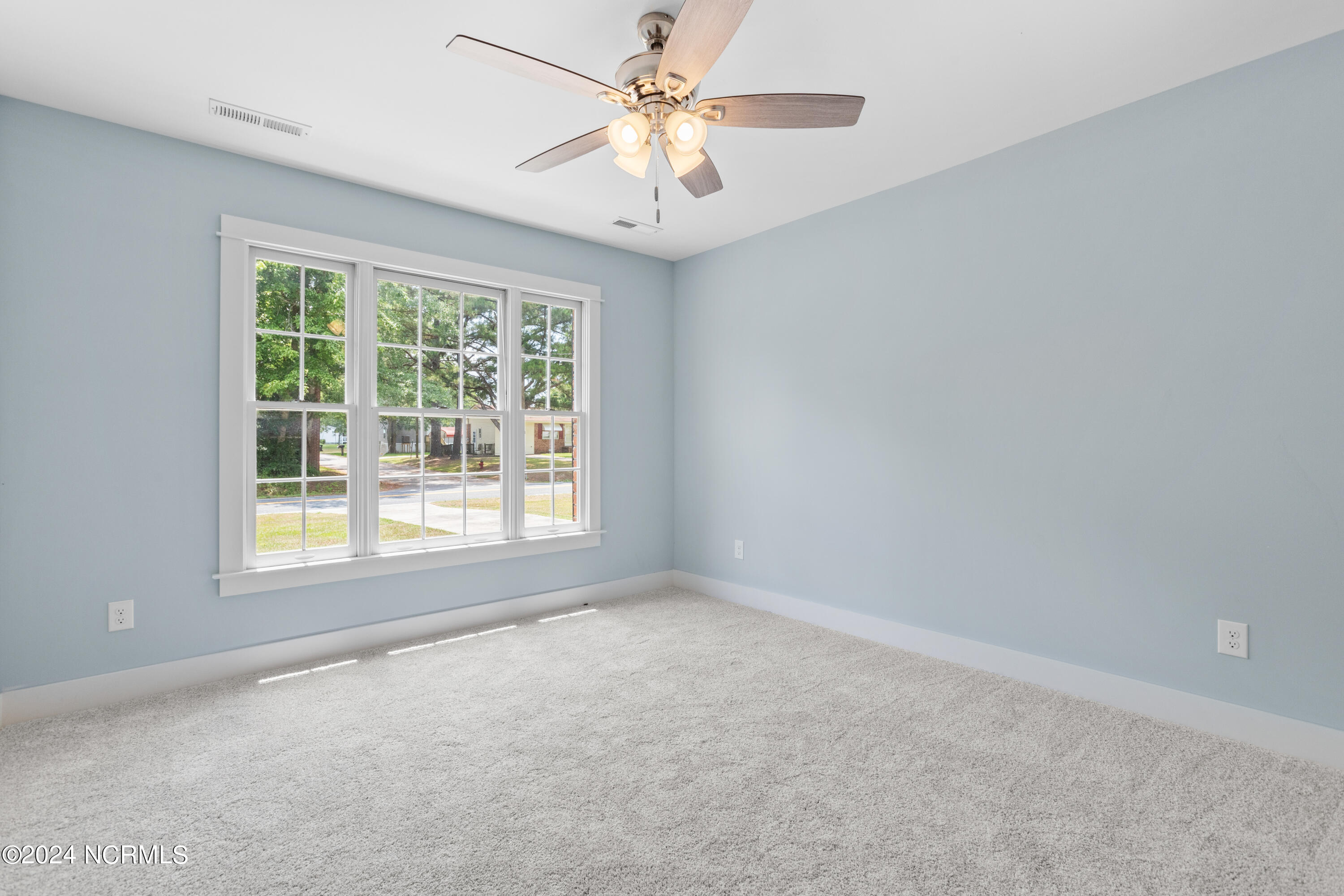 233 Beaufort Road Pollocksville, NC 28573 - Photo 22 of 40 Guest Bedroom 1