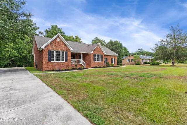 $339,000 | 233 Beaufort Road, Pollocksville, NC 28573
