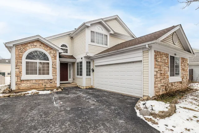 $399,000 | 475 Bourbon Lane, Naperville, IL 60565
