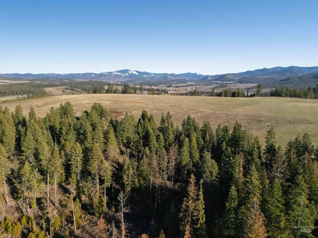 $789,000 | 1017 Laura Lane, Princeton, ID 83857