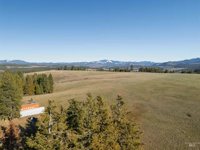 $789,000 | 1017 Laura Lane, Princeton, ID 83857