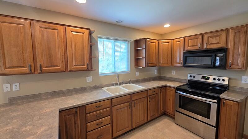 4725 Fox Grove Road Sheboygan, WI 53081 - Photo 7 of 47 Kitchen