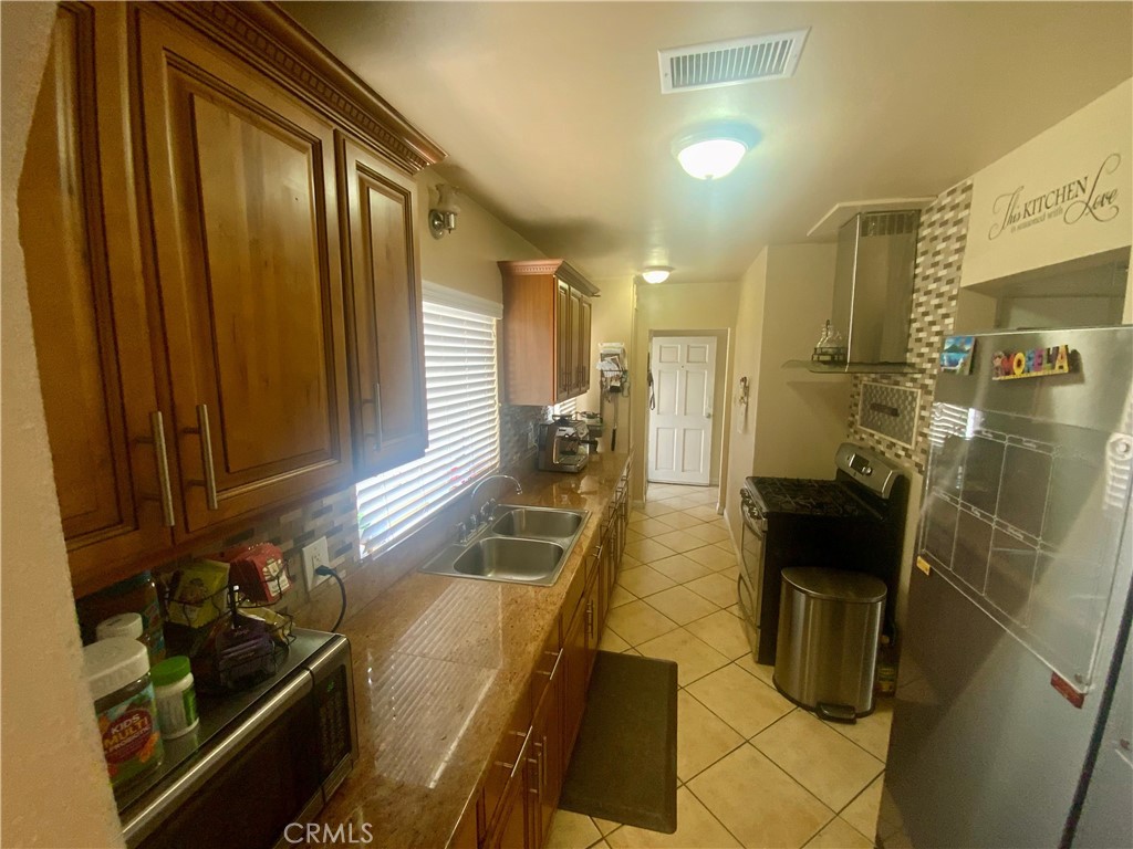 206 East Raymond Street Compton, CA 90220 - Photo 6 of 12 a bathroom with a sink