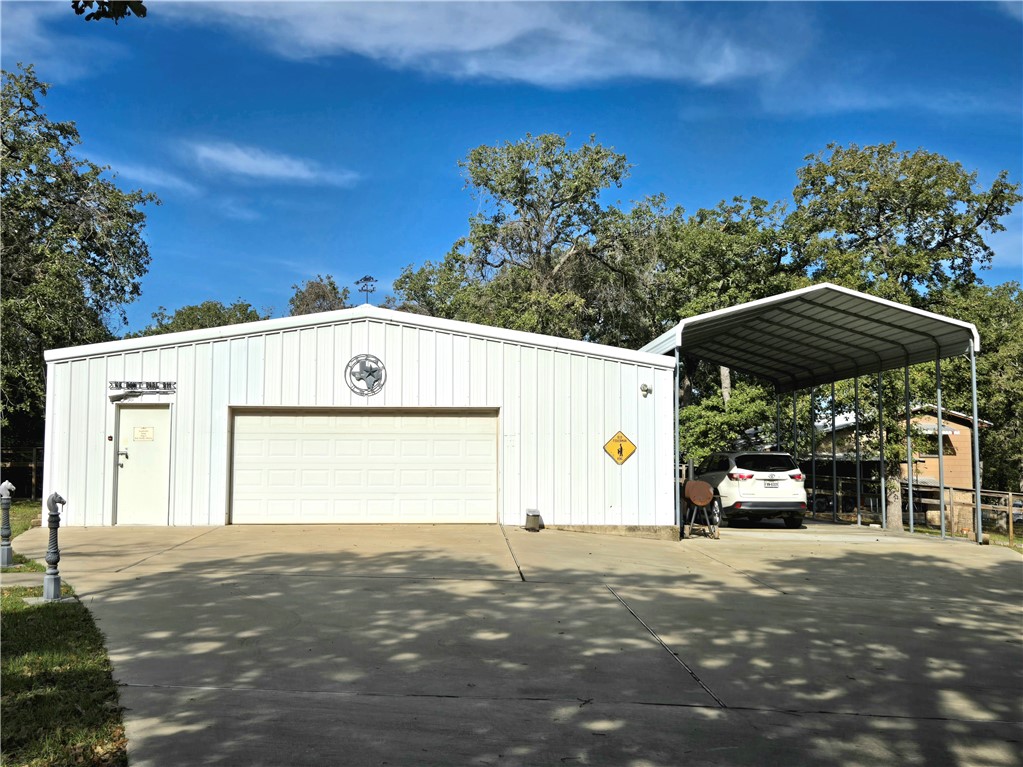 402 Shadow Arbor Circle Somerville, TX 77879 - Photo 5 of 26 a view of outdoor space and yard