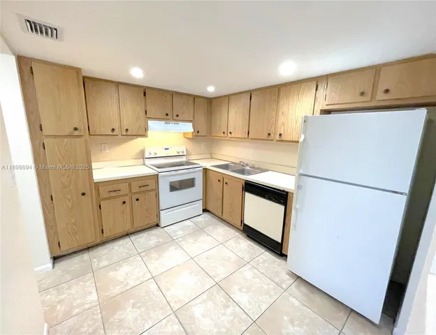 $209,995 | 704 Southeast 2nd Avenue, Unit 448, Deerfield Beach, FL 33441