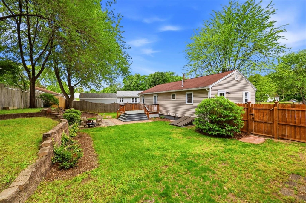 168 Keddy Street Springfield, MA 01109 - Photo 3 of 20