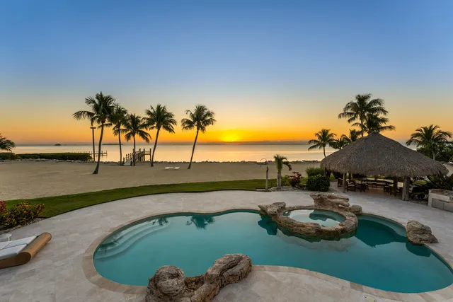 a view of a tennis court
