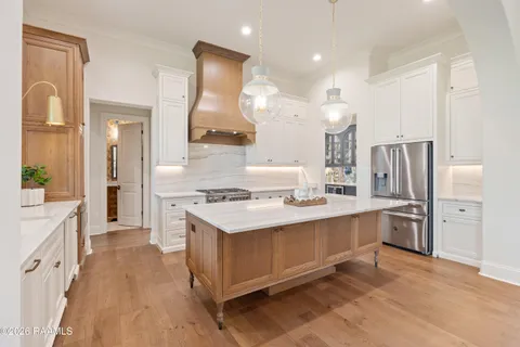 $900,000 | 201 Greyford Drive, Lafayette, LA 70503