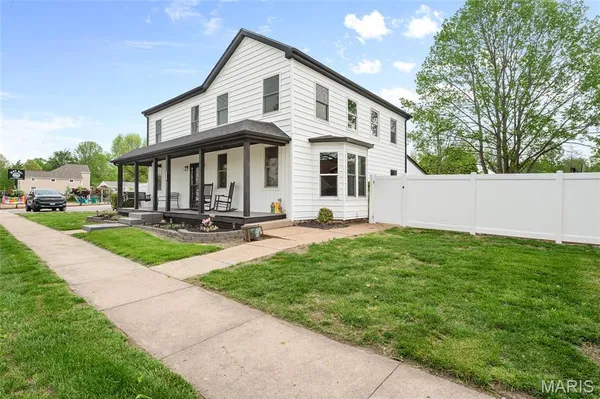 $310,000 | 206 North Douglas Street, St. Jacob, IL 62281