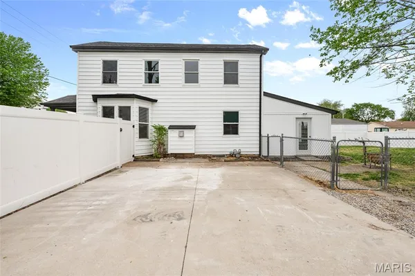 $310,000 | 206 North Douglas Street, St. Jacob, IL 62281
