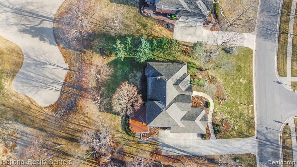 424 Inverness Highland, MI 48357 - Photo 41 of 45 DJI_0148.jpg