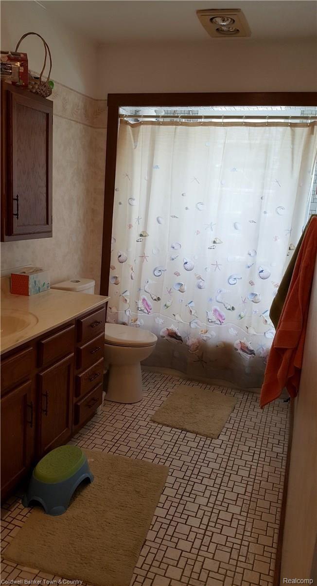 8462 McClements Road Brighton, MI 48114 - Photo 26 of 42 Bathroom.