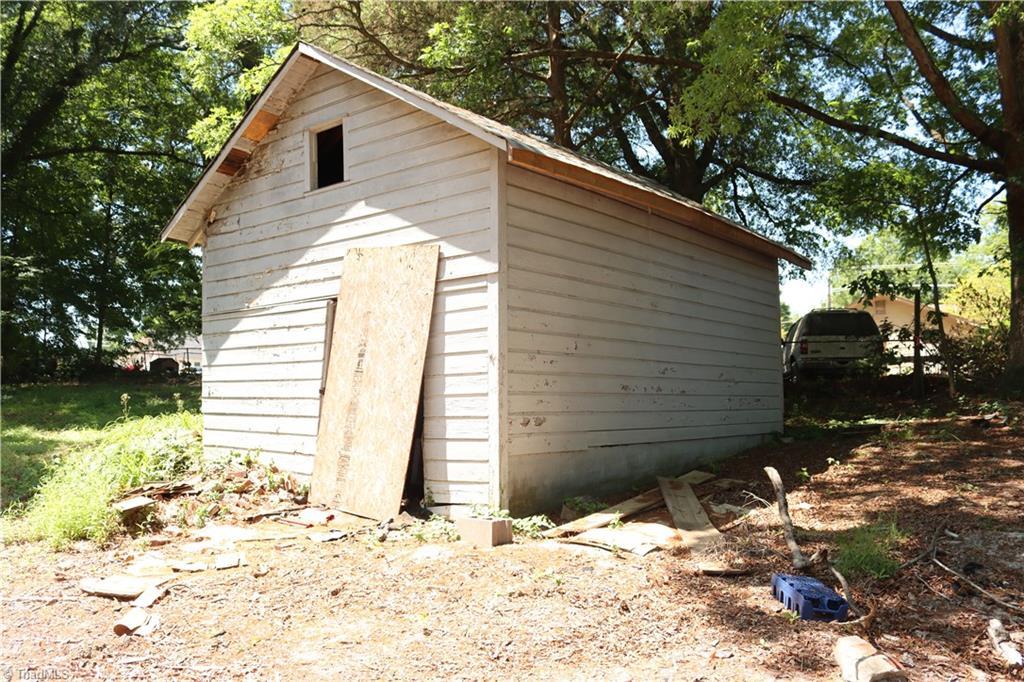 1433 Larkin Street High Point, NC 27262 - Photo 29 of 33