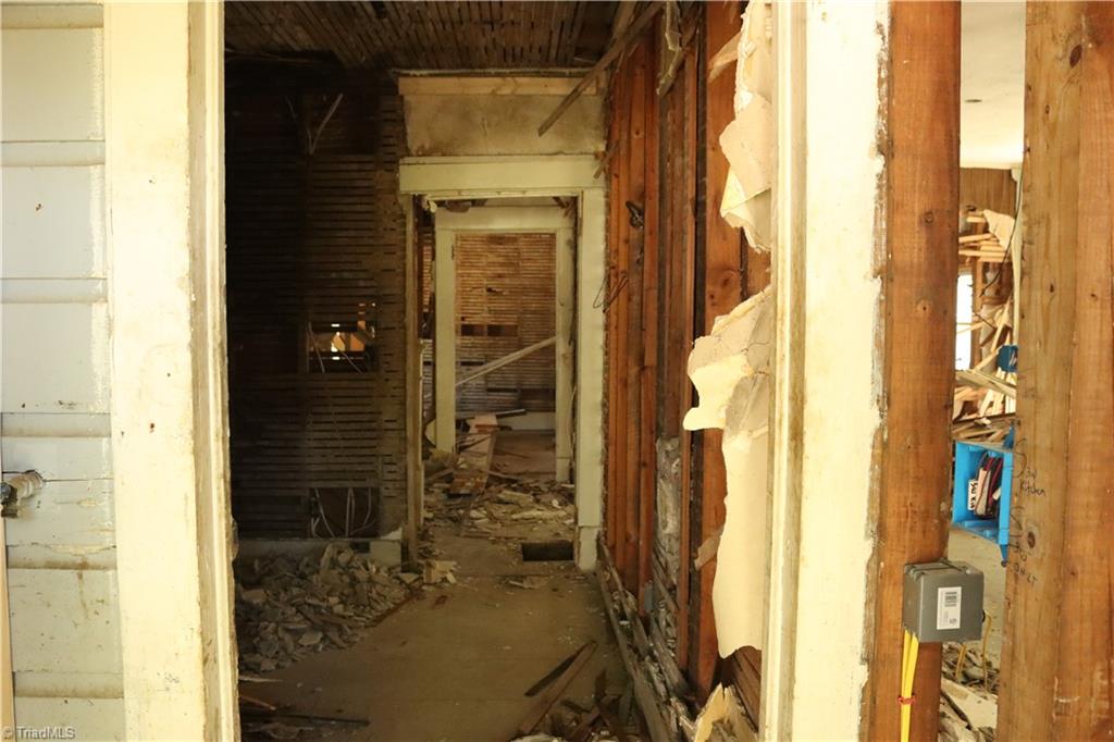 1433 Larkin Street High Point, NC 27262 - Photo 4 of 33