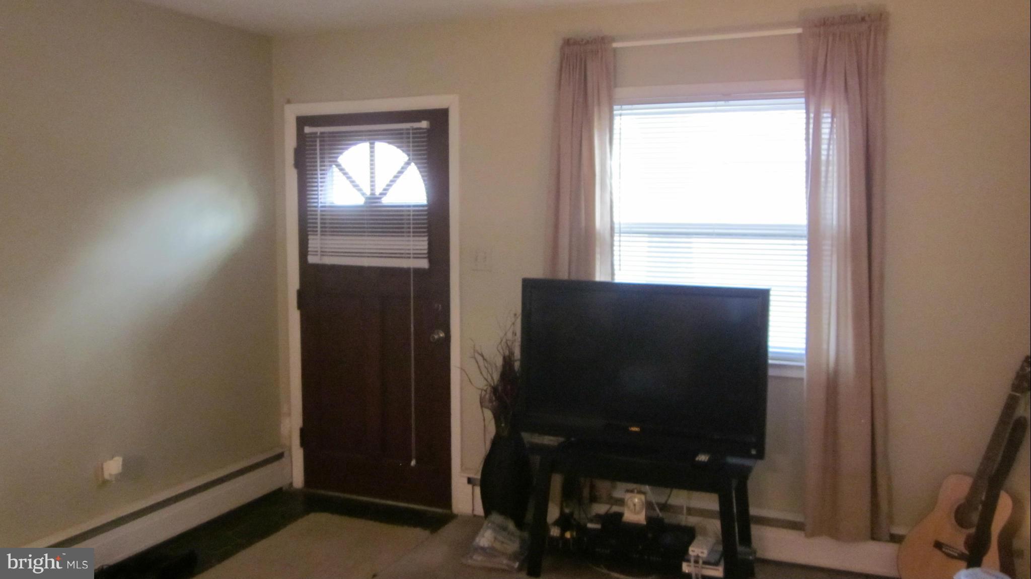 1204 Riggs Court Woodbridge, VA 22191 - Photo 2 of 24 Foyer