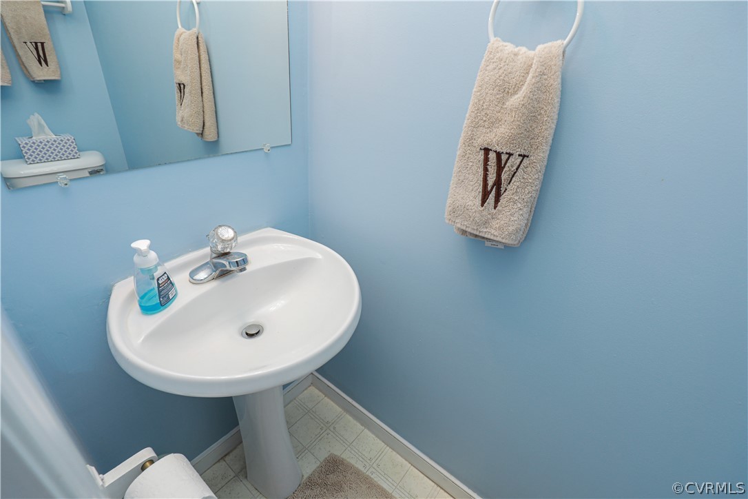 13824 Village Ridge Drive Midlothian, VA 23114 - Photo 19 of 43 a bathroom with a sink and mirror