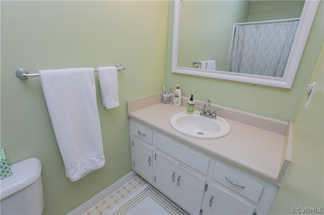 13824 Village Ridge Drive Midlothian, VA 23114 - Photo 26 of 43 a bathroom with a sink vanity and mirror